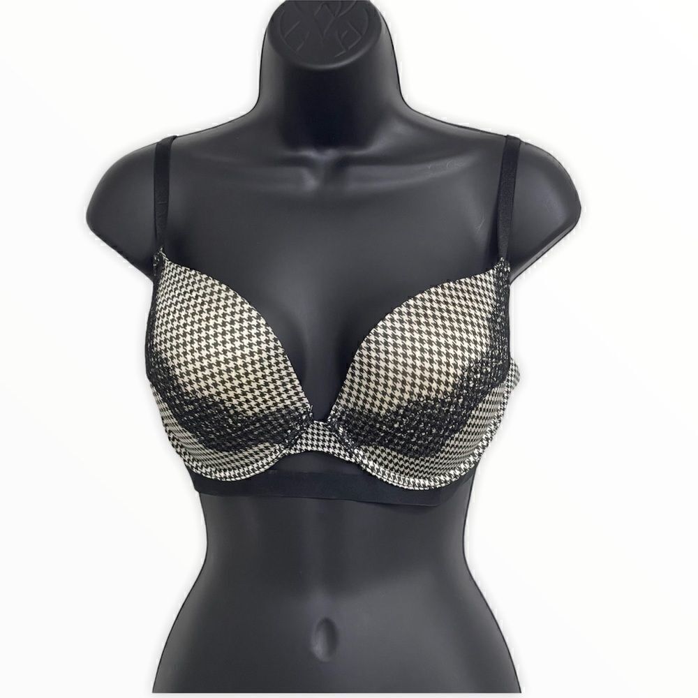 Victoria’s Secret VERY SEXY Push-up Bra in 34DD